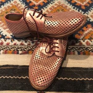 Handmade loafer style shoe from Caterina Martins